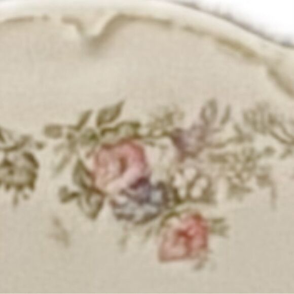 Johnson Brothers  JB678 large oval, turkey platter, floral scalloped edges  - Picture 2 of 5